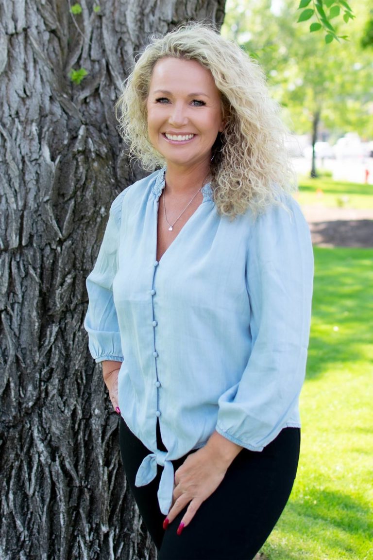 Headlines Salon, Bend, Oregon. Michelle hair salon stylist.